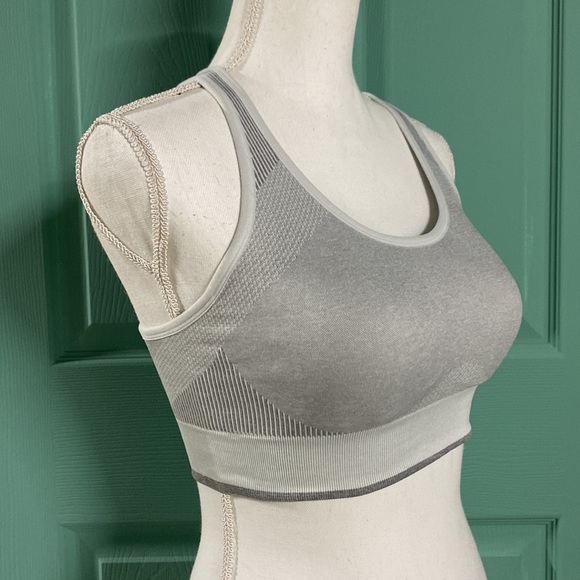 M - Puma New - Sports Bra - Picture 2 of 5